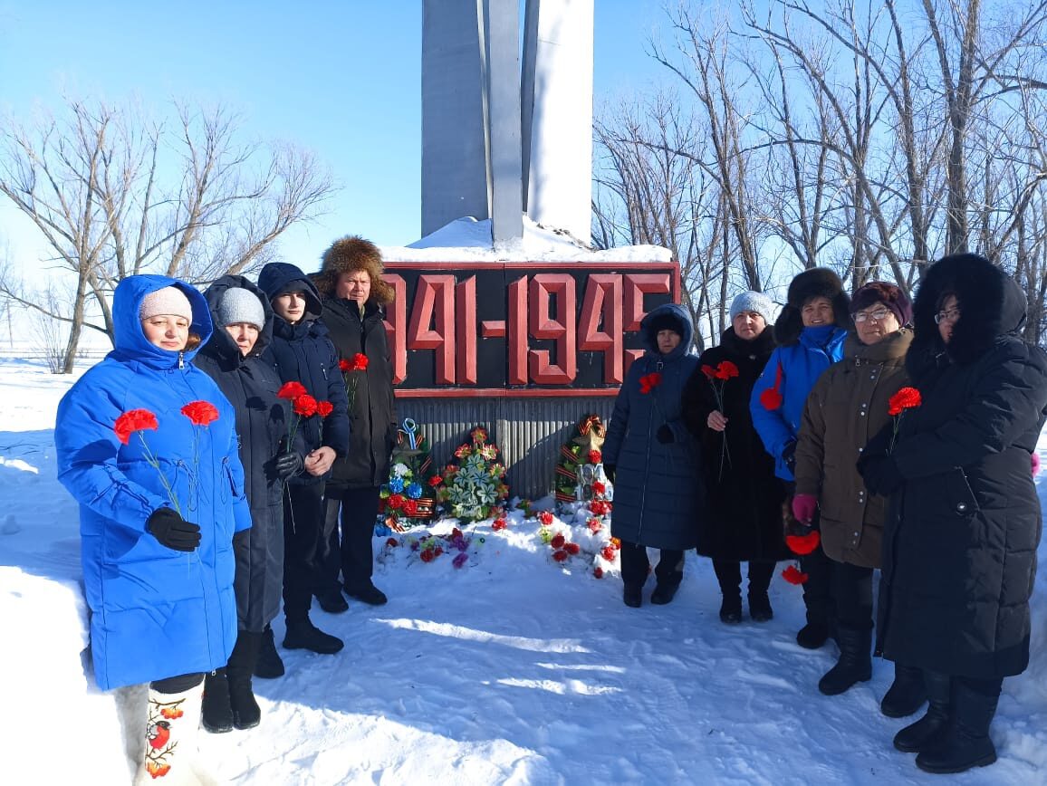 Акция &amp;quot;Цветы у обелиска&amp;quot;.