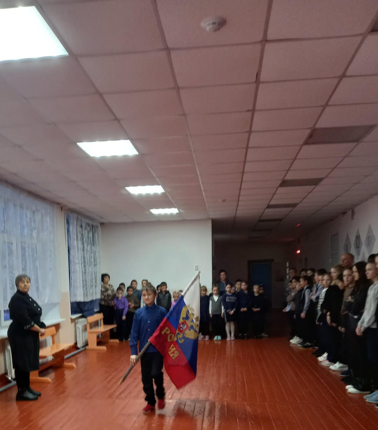 16 января право вынести флаг Российской Федерации.