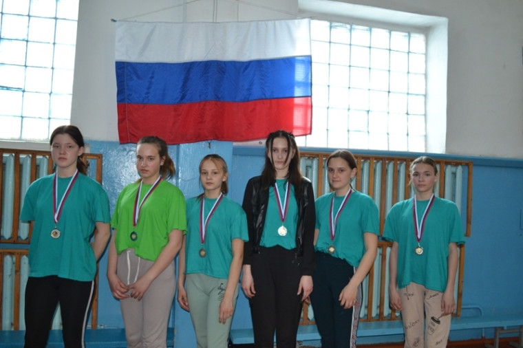 Соревнования по волейболу.